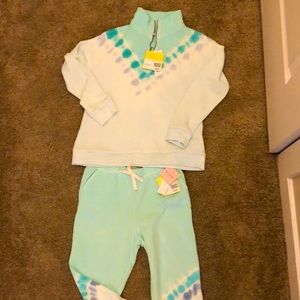 Little girls matching sweatsuit, top size medium, pants size small, never worn